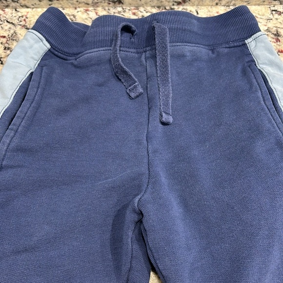 Hanna Andersson Joggers, Size 5, Great Condition, Navy with Color Block on Side - Picture 2 of 9